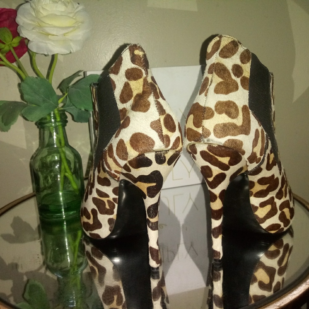 booties - Picture 5 of 6